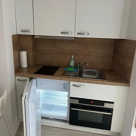 Gesundbrunnen Studio Apartment